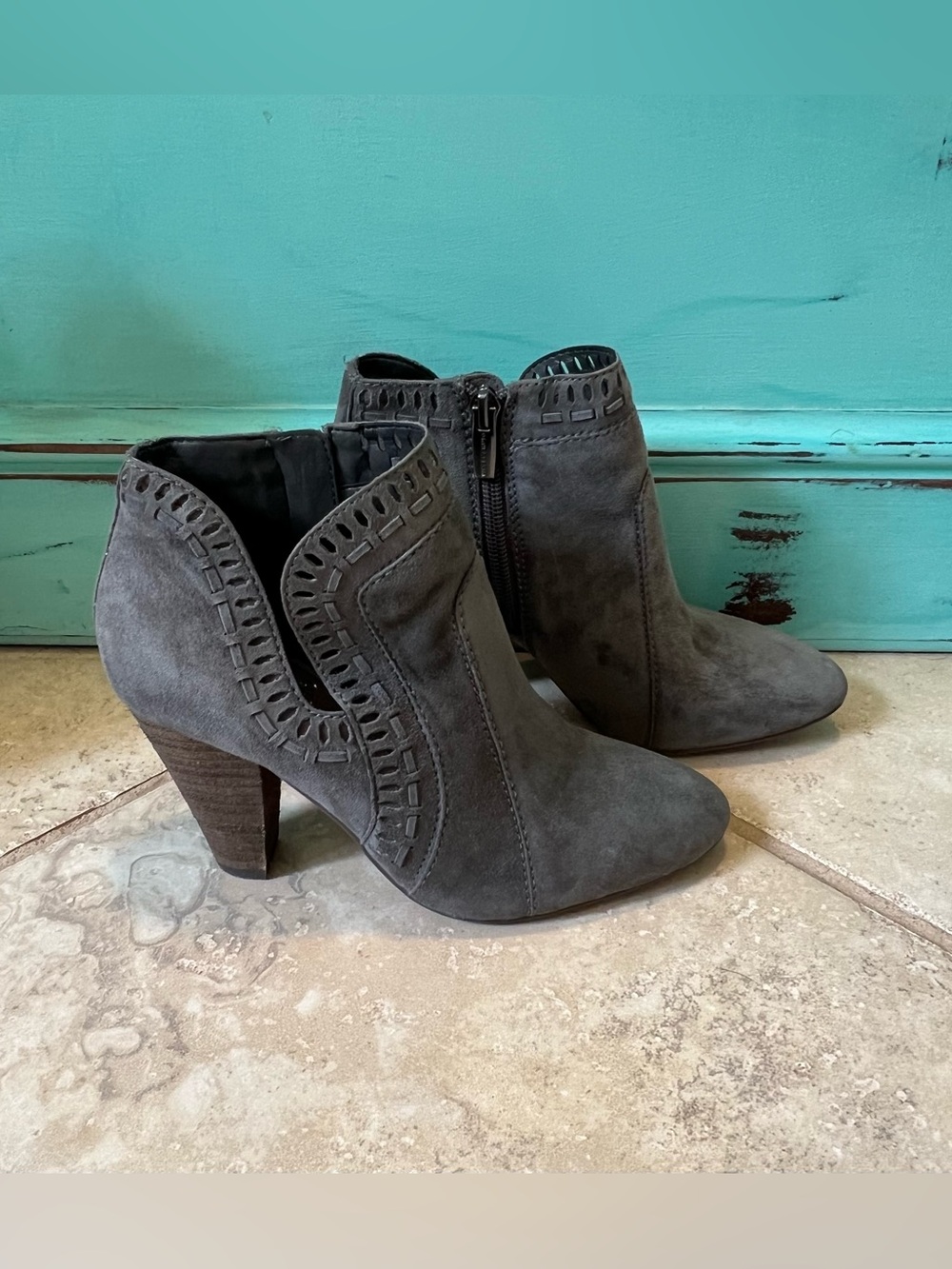 Vince Camuto Reeista Boots Womens 4M Zip Heeled Ankle Booties Gray Leather